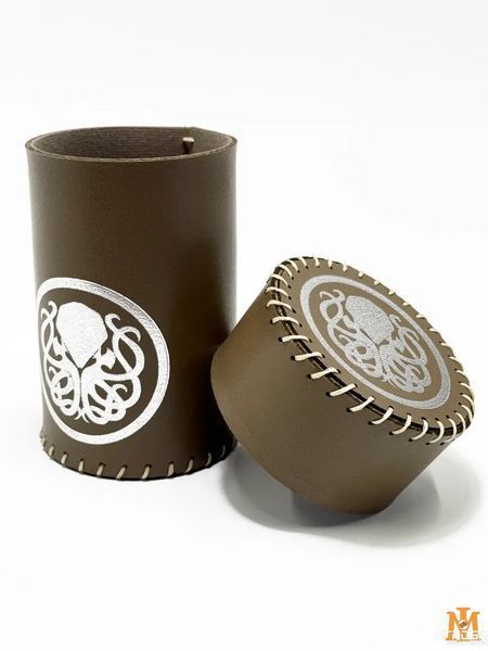 Аксессуар Планета Игр - Чаша для кубиков Ктулху (коричневая) (Dice cup Cthulhu black) pi-dc002 фото