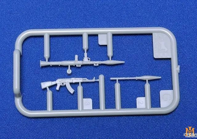 Збірна модель Bronco - 1/35 Радянський автомобіль ГАЗ-69(М) 4X4 CB35096 фото