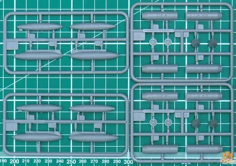 Сборная модель Trumpeter - 1/72 Тактический бомбардировщик Су-24МР TR01672 фото