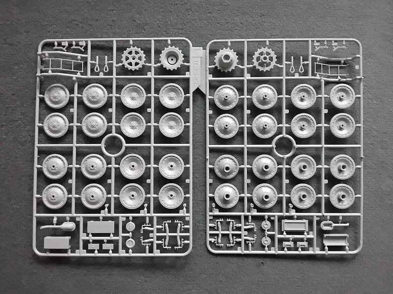 Сборная модель Meng - 1/35 Немецкий танк Panther Ausf. A TS-046 фото