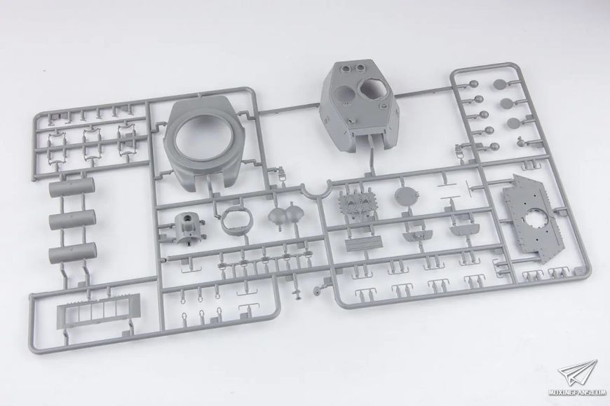 Сборная модель Border Model - 1/35 Советский танк T34-85 With 5 Resin figure BT-027 фото