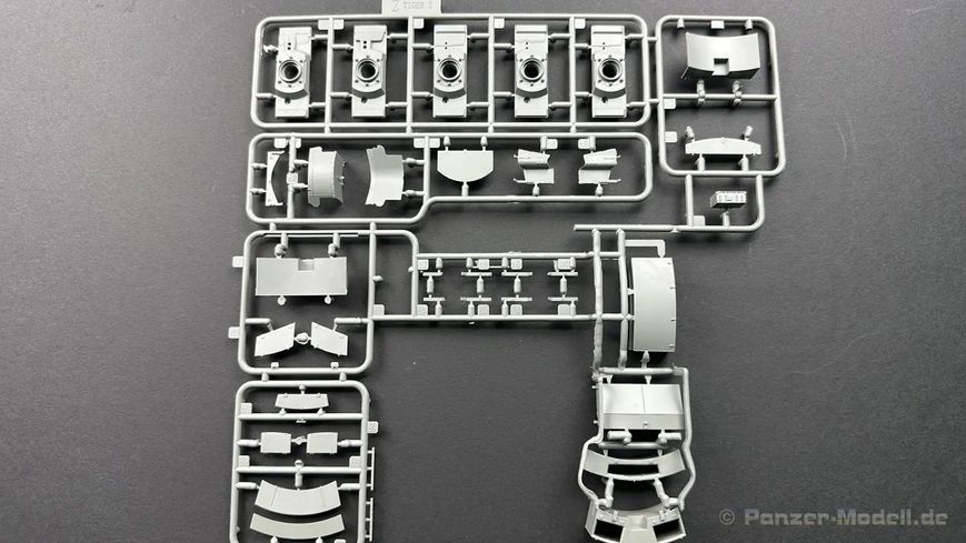 Сборная модель Border Model - 1/35 Танк Tiger I Kharkov BT-034 фото