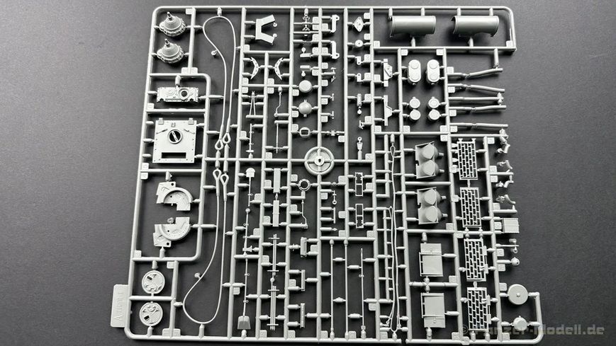 Збірна модель Border Model - 1/35 Танк Tiger I Kharkov BT-034 фото